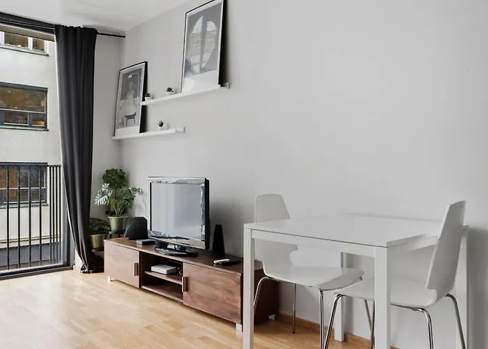 Super Central Studio Near Train And Buss